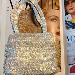 Gorgeous, cream beaded vintage purse.